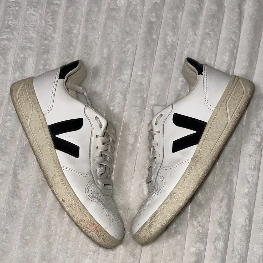 Veja Sneakers | Size 7 Women